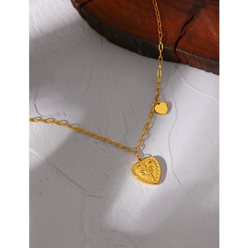 HOST PICK 👌👍Gold Love Flower Necklace - Picture 4 of 4